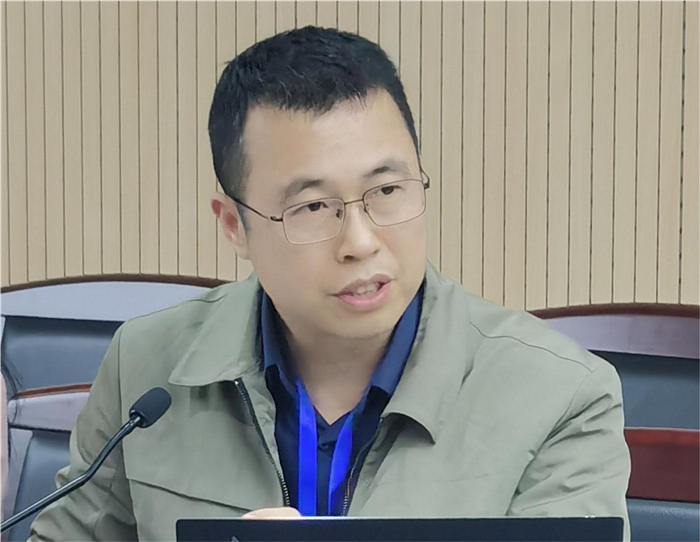 通讯2-刘经理讲话.jpg