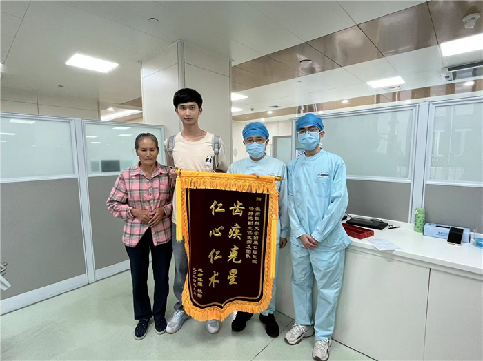 9月 修复科 杨静远.jpg